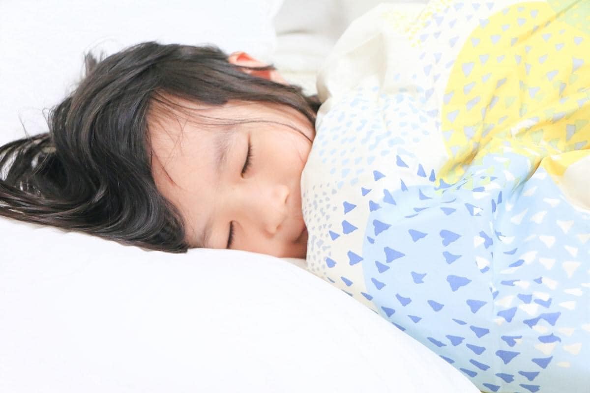 兔子洞裡的愛麗絲